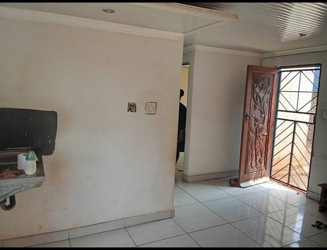 2 BEDROOM HOUSE FOR SALE IN ZONKIZIZWE